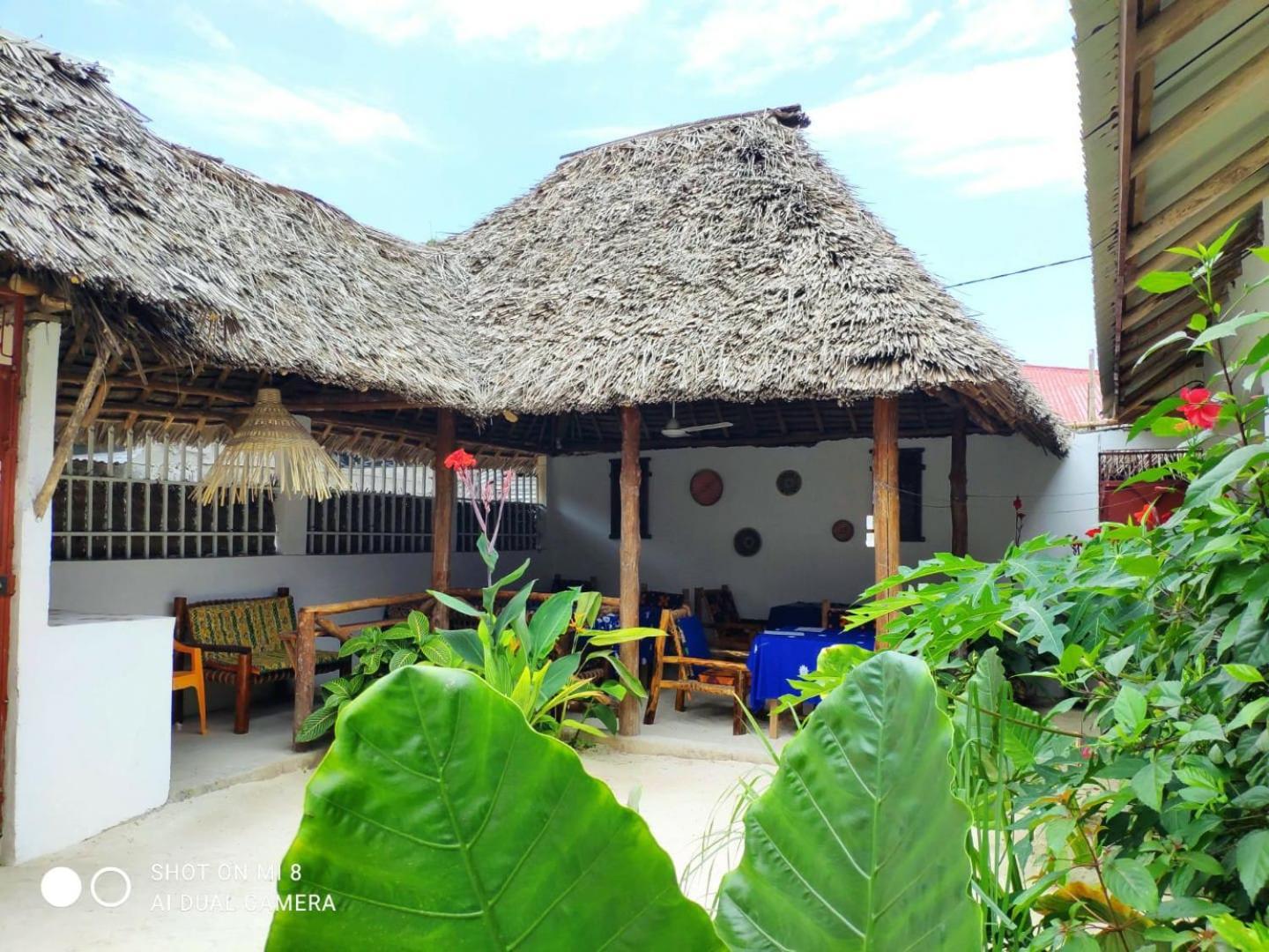 Aurora Beach Hotel นูงวี ภายนอก รูปภาพ