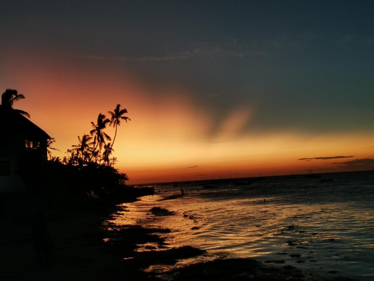 Aurora Beach Hotel นูงวี ภายนอก รูปภาพ