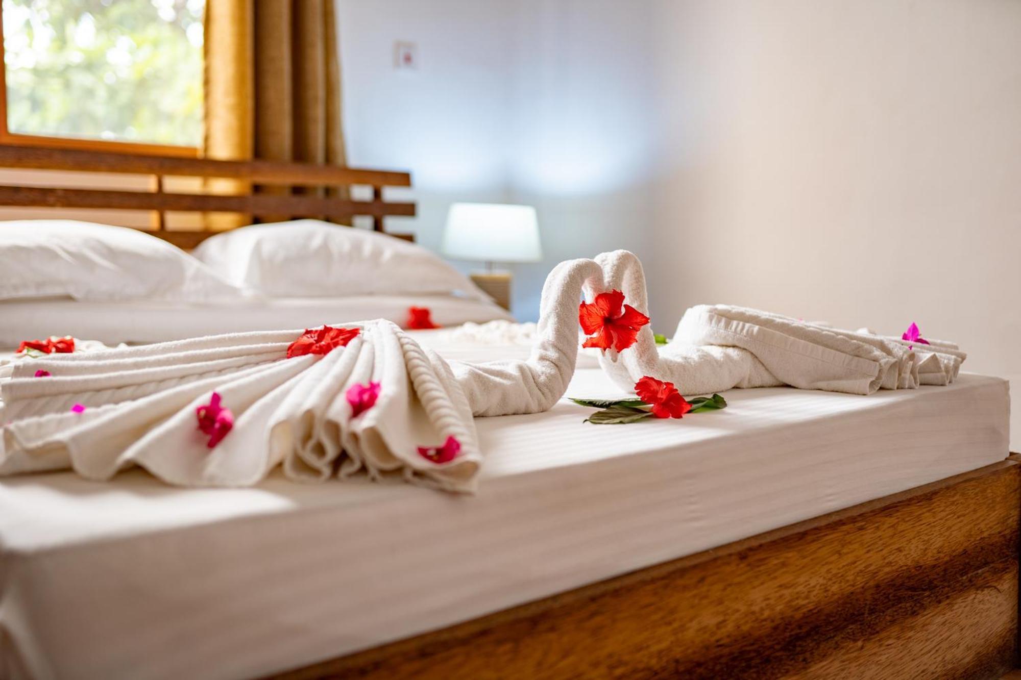 Aurora Beach Hotel นูงวี ภายนอก รูปภาพ