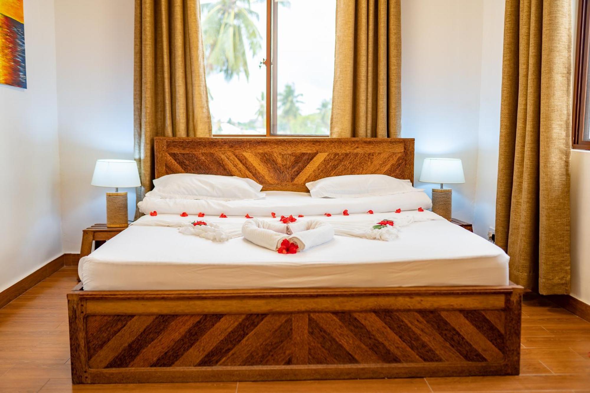 Aurora Beach Hotel นูงวี ภายนอก รูปภาพ